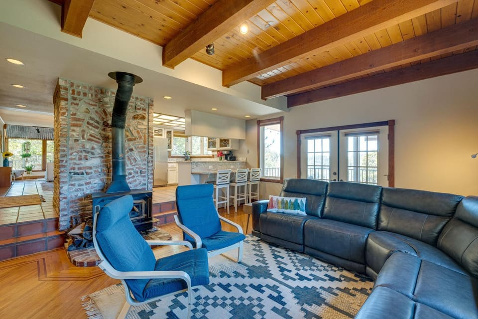 Meadow Vista Mountain Escape w/ River Views! House in Sierra Nevada