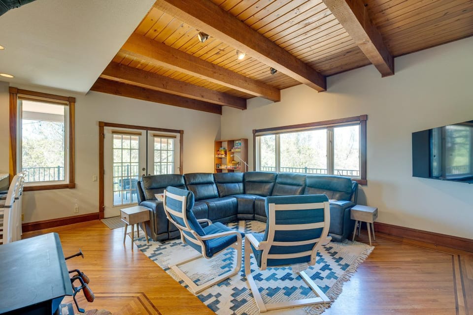 Meadow Vista Mountain Escape w/ River Views! House in Sierra Nevada