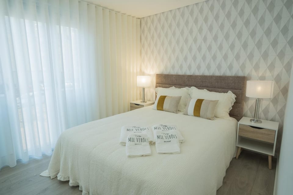 Bedroom, towels