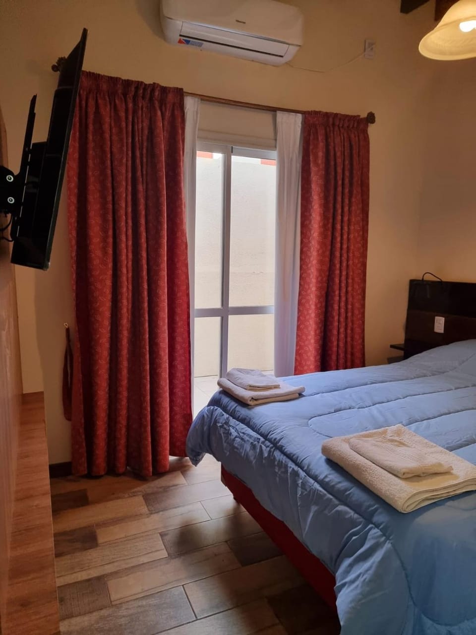 TV and multimedia, Bedroom, air conditioner