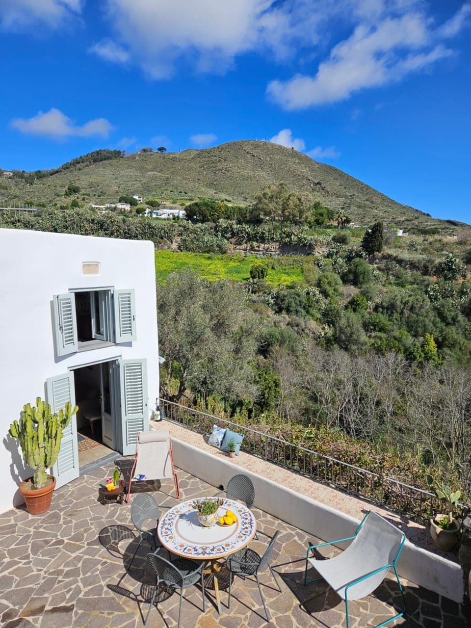 Balcony/Terrace, Balcony/Terrace, Seating area, Mountain view, Mountain view, Sea view