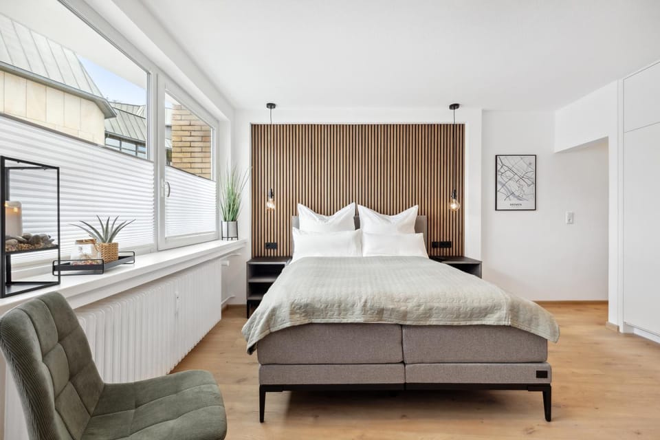 Bed, Living room, Photo of the whole room, Seating area, Bedroom