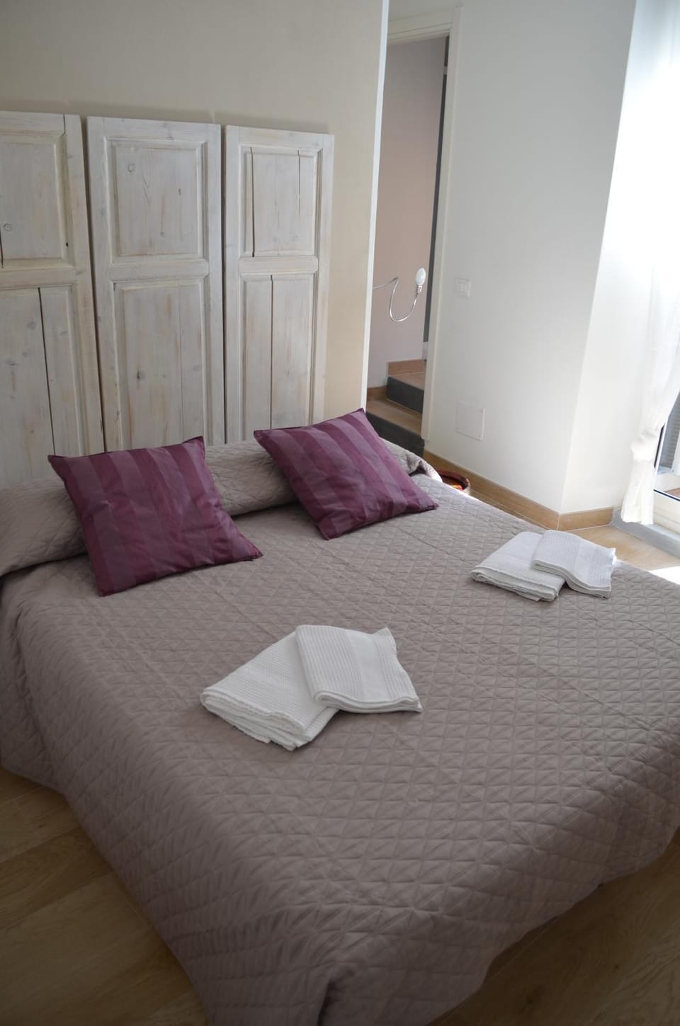 Bed, Day, Photo of the whole room