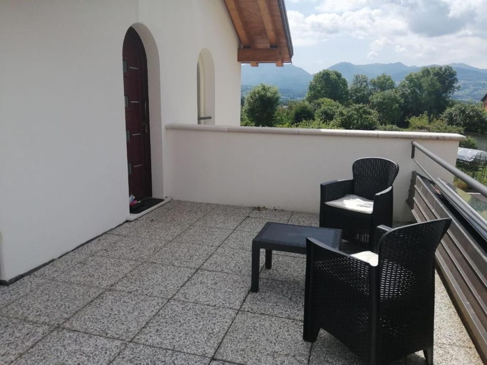 Balcony/Terrace, Mountain view