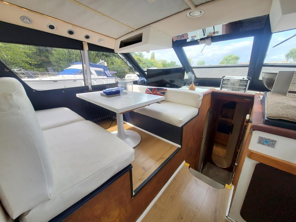 Rhapsody in Blue Docked boat in Staines-upon-Thames