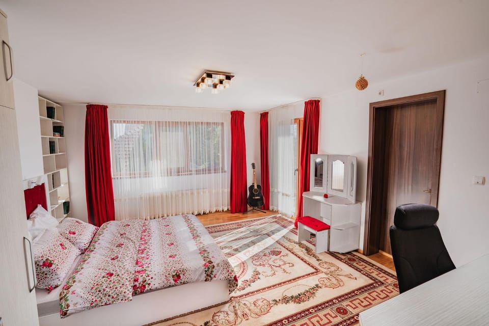 Balcony/Terrace, Decorative detail, Bedroom, Quiet street view, locker, wardrobe