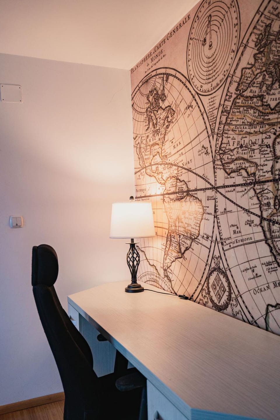 Balcony/Terrace, Decorative detail, Bedroom, Quiet street view, locker, wardrobe