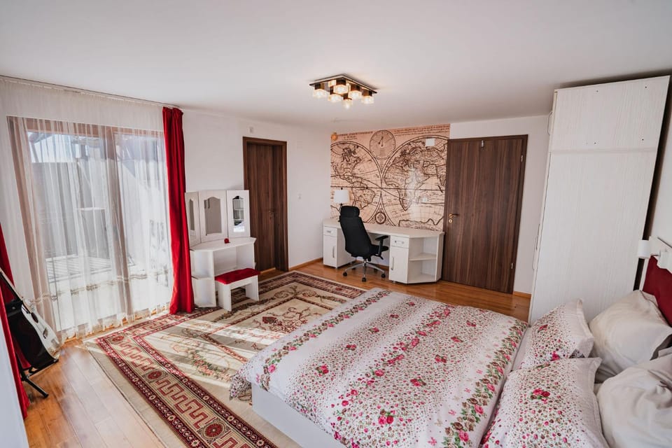 Balcony/Terrace, Decorative detail, Bedroom, Quiet street view, locker, wardrobe