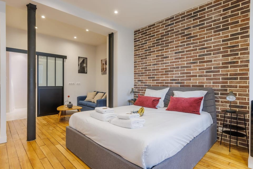 Bed, Photo of the whole room, Bedroom
