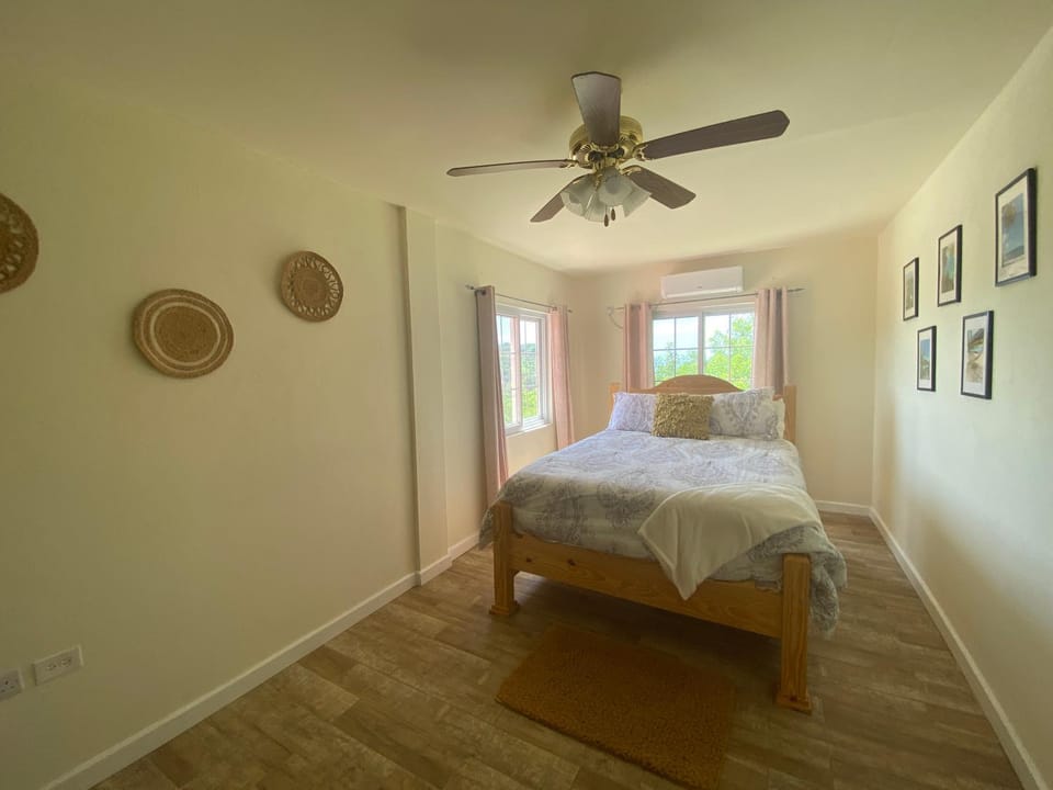 Bed, Bedroom, Sea view, fireplace, air conditioner