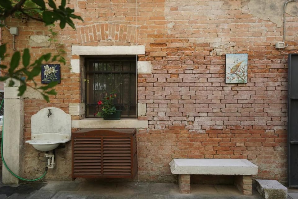 Garden in Venice Biennale Apartment in Lido di Venezia