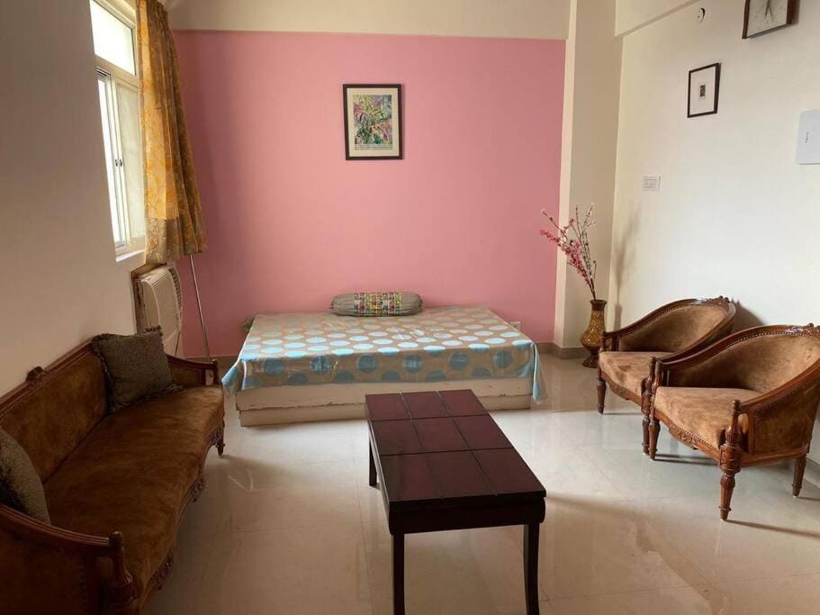 home away from home close to Delhi Airport and Metro two bedroom Apartment in Delhi