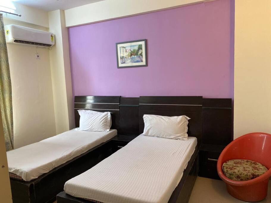 home away from home close to Delhi Airport and Metro two bedroom Apartment in Delhi