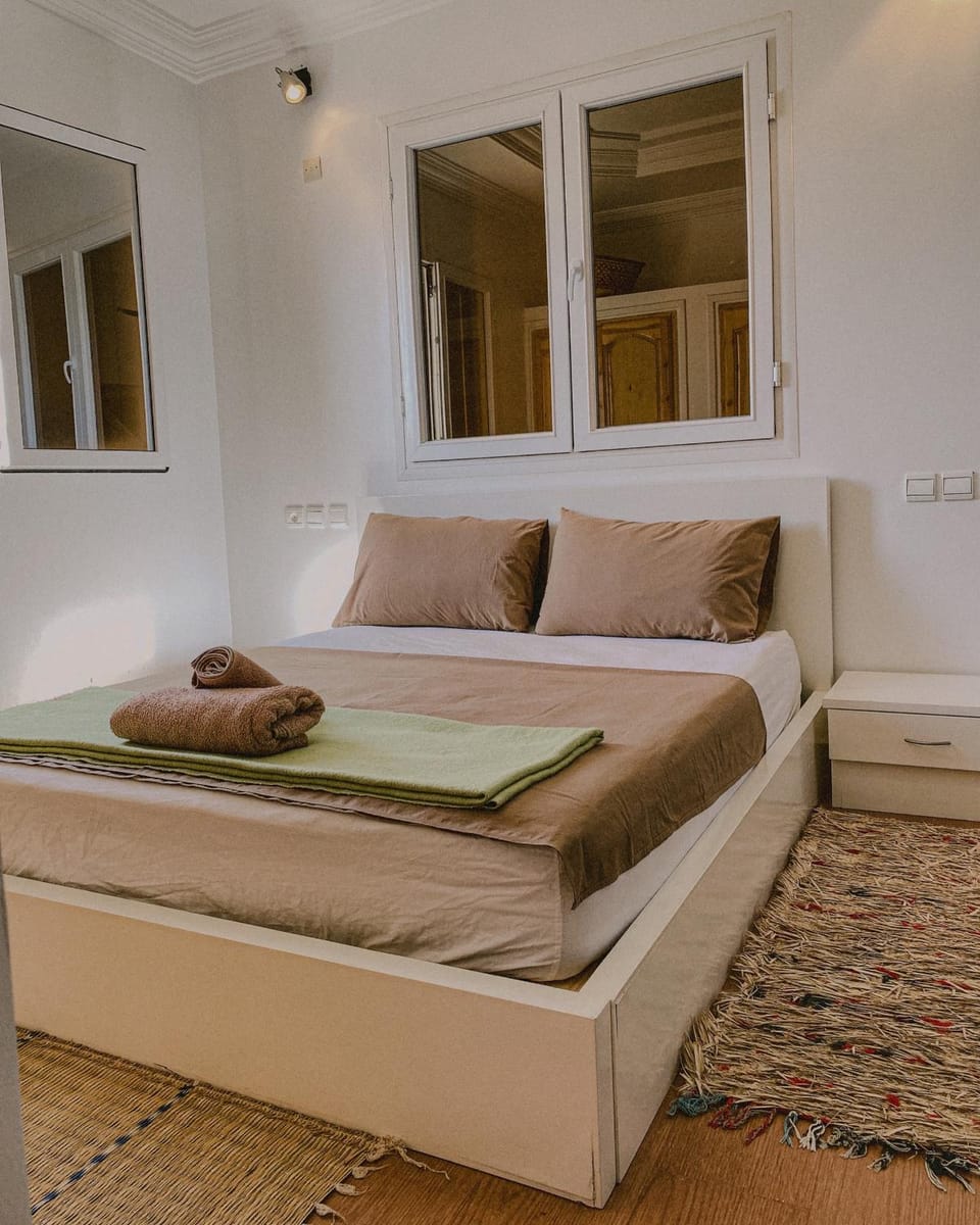 Bed, Bedroom, towels
