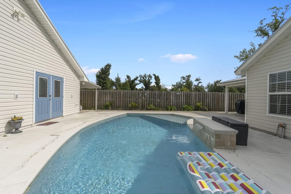 Property building, Swimming pool