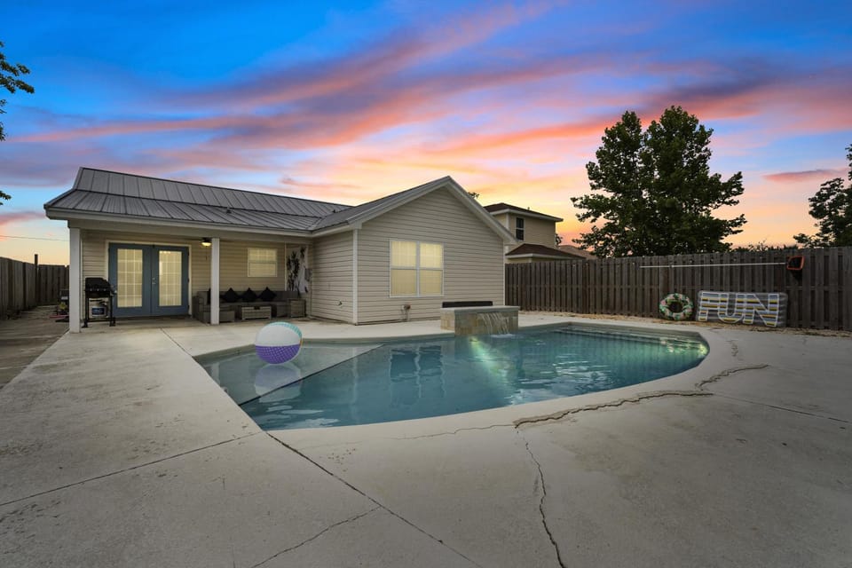 Property building, Swimming pool