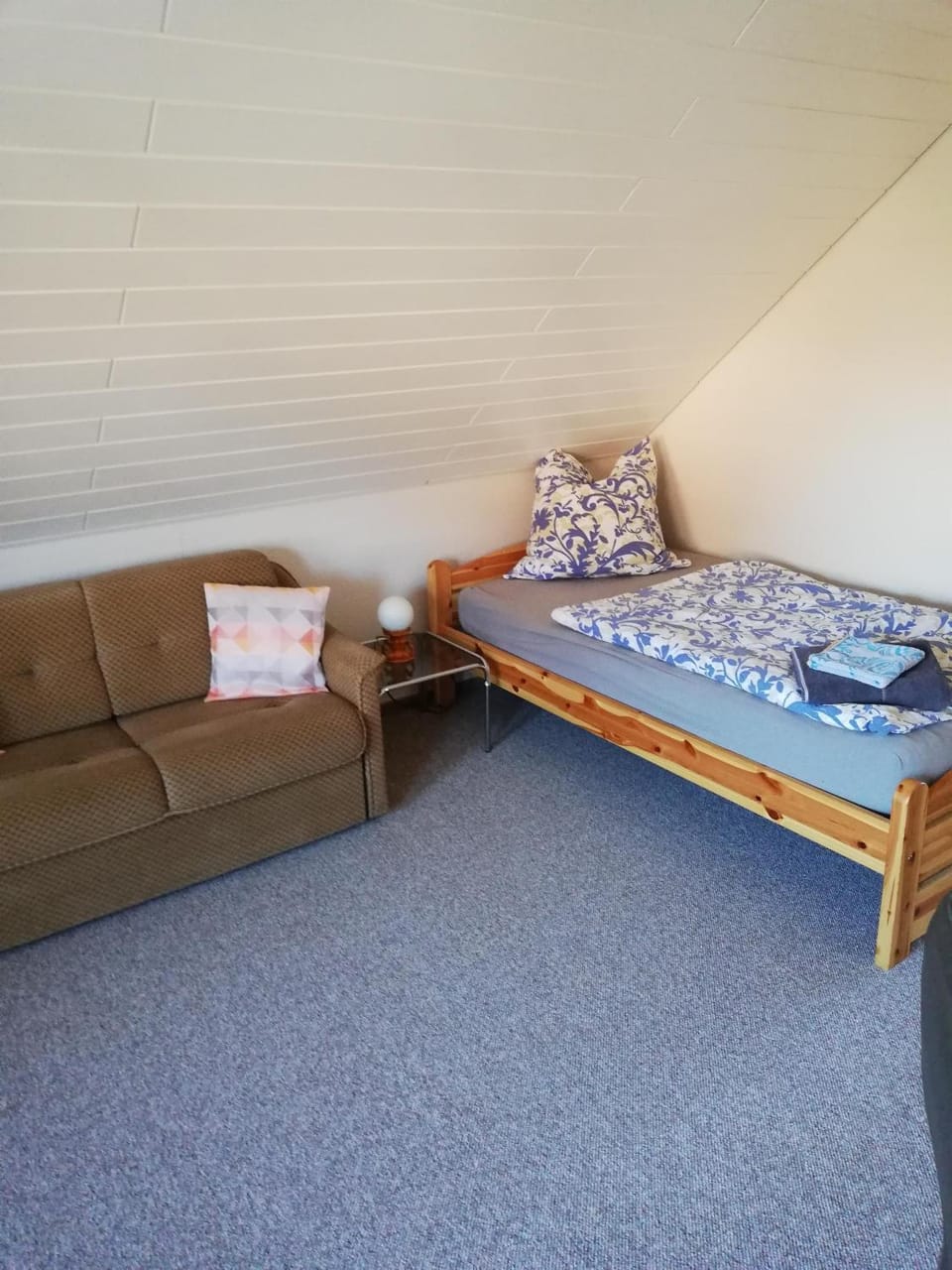 Bed, Living room