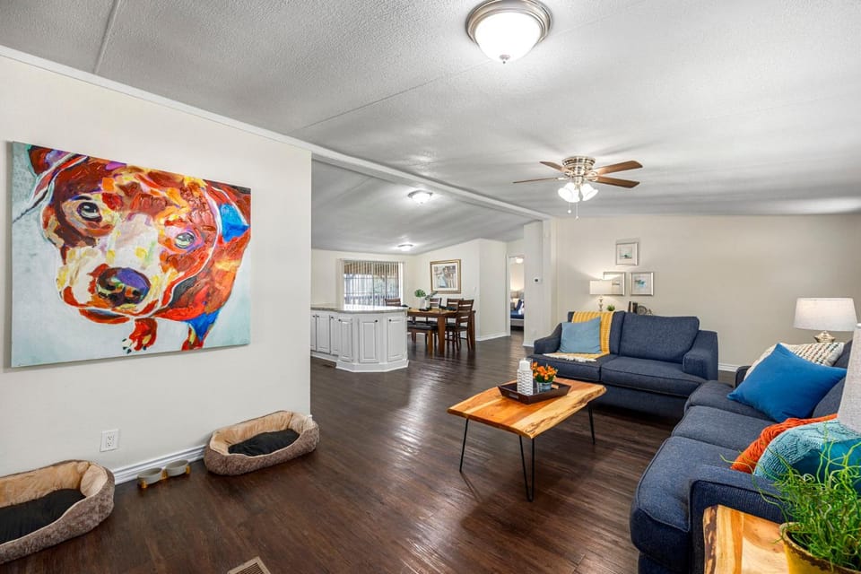 Living room, Seating area, pet friendly