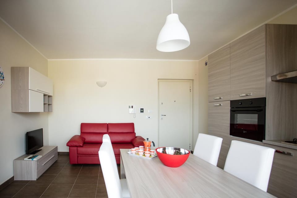 Living room, Dining area, pet friendly