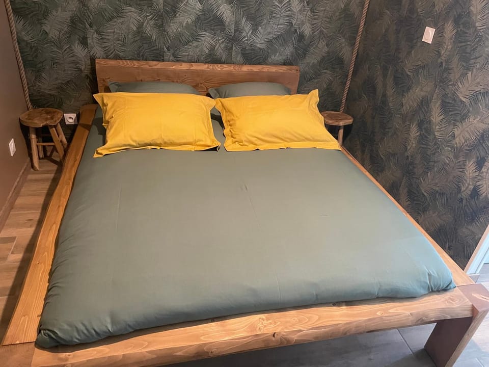 Studio jacuzzi Love Room Apartment in Normandy