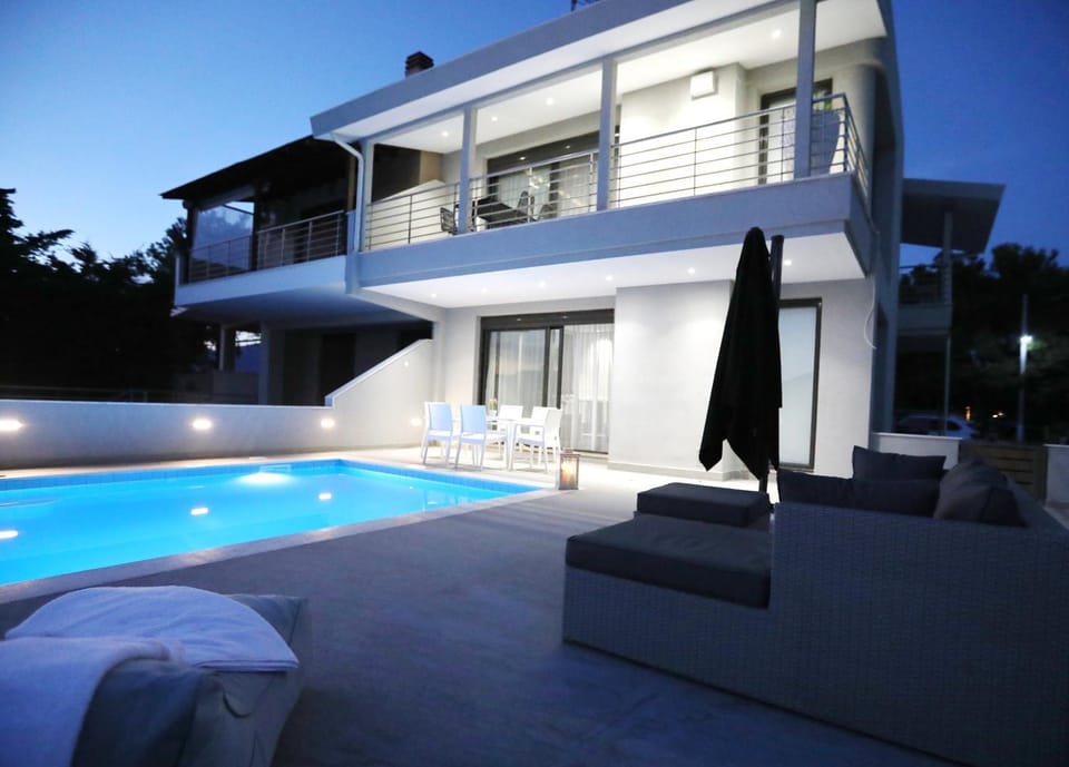 Property building, Swimming pool