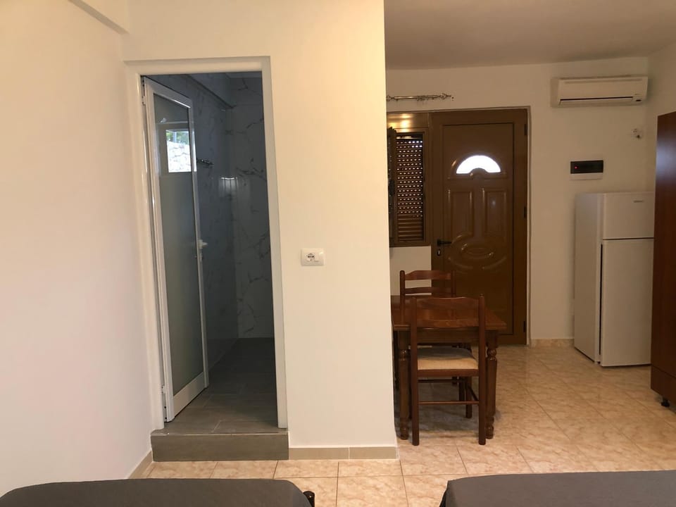 Apartments Ardian Bed and Breakfast in Ksamil