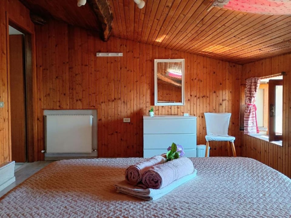 Bed, Bedroom, towels, wardrobe