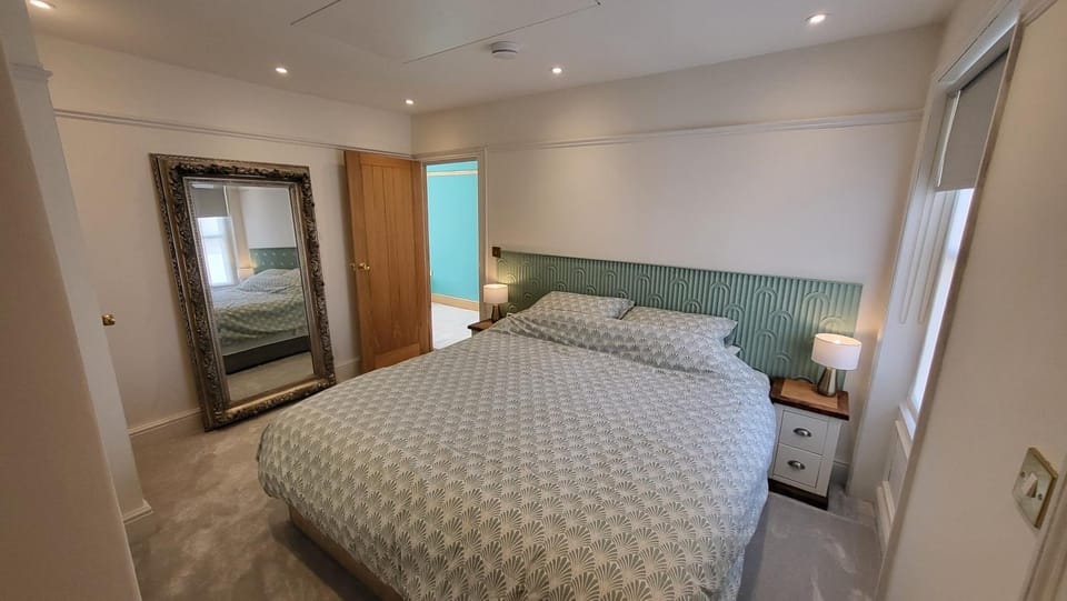 Sunset Point Apts - North Shore Suite Apartment in Margate