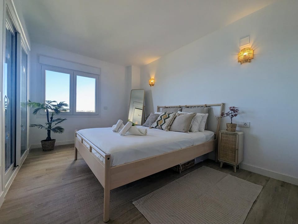 Balcony/Terrace, Photo of the whole room, Bedroom, Sea view, towels