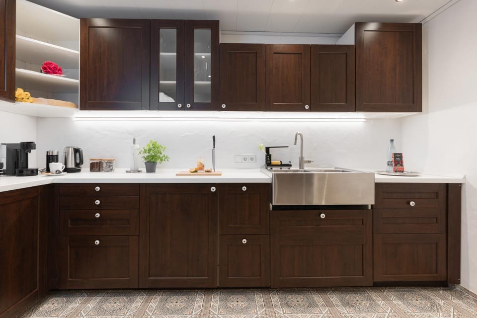 Coffee/tea facilities, Kitchen or kitchenette, minibar, stove