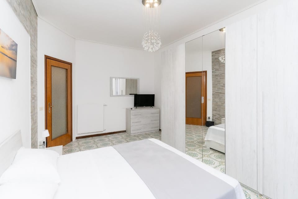 Bed, TV and multimedia, Bedroom, wardrobe
