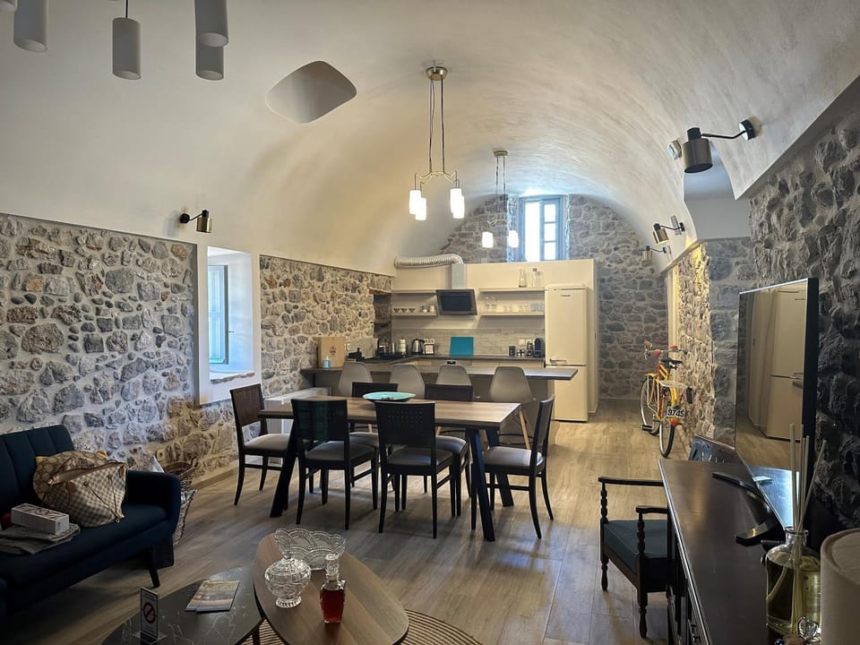 ENGLEZENA'S GUESTHOUSE Apartment in Leonidio