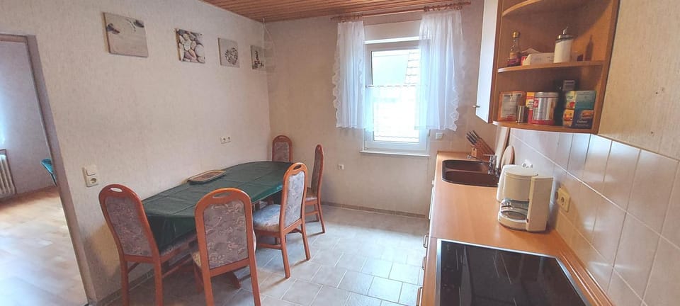 Seating area, Dining area