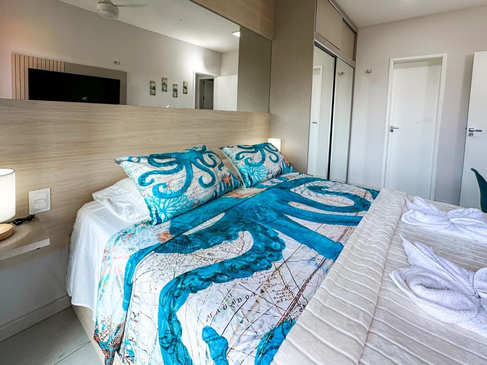 Bed, TV and multimedia, Photo of the whole room, Bedroom, towels, wardrobe