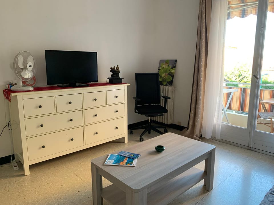 Communal lounge/ TV room, TV and multimedia, hair dresser