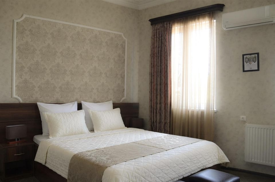 Bed, Photo of the whole room, Bedroom, internet