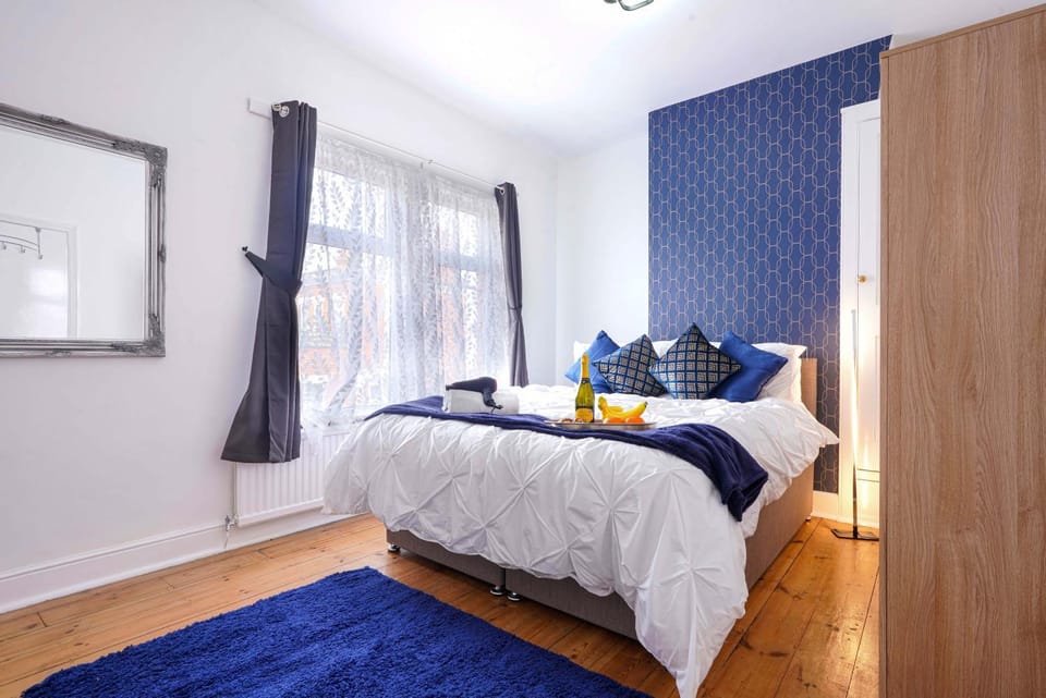 Bed, Photo of the whole room, Bedroom, towels, wardrobe