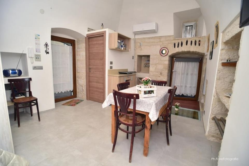 Kitchen or kitchenette, Living room, Seating area, Dining area, minibar, oven, pet friendly, stove