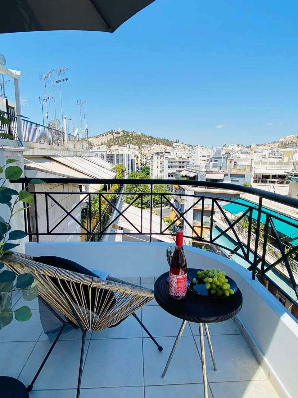 2 BD Top Floor Aprt with Acropolis view Apartment in Athens