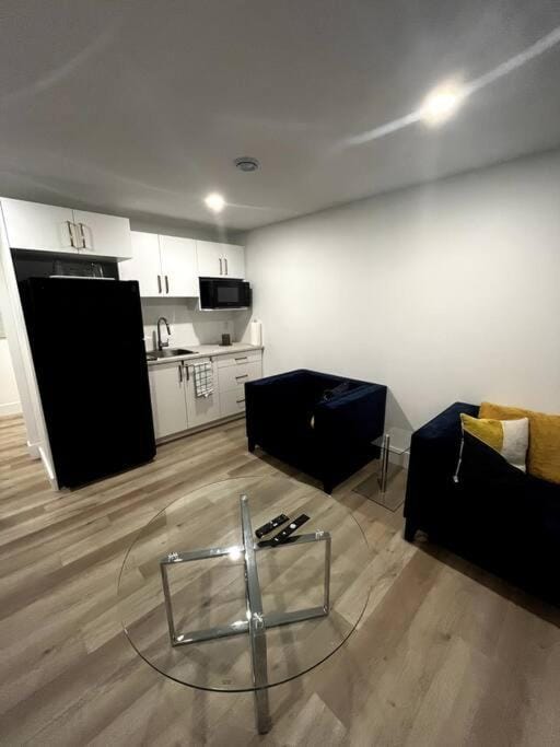 Kitchen or kitchenette, Living room, Dining area, minibar, stove