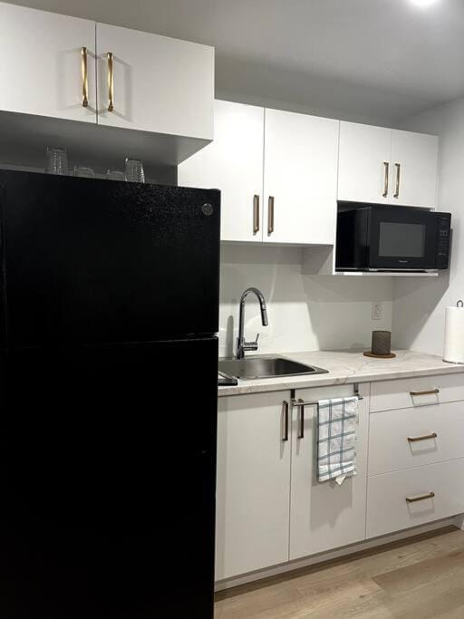 Kitchen or kitchenette, minibar, stove