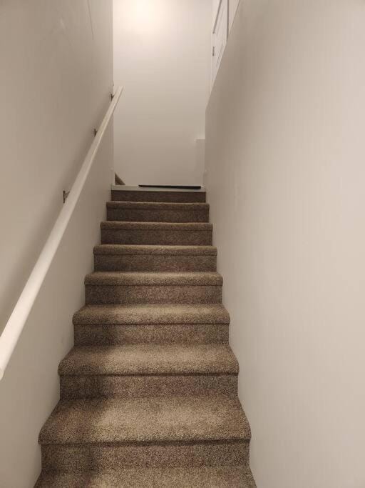 Tastefully furnished Apartment 5 Mins from Airport Moncton, Dieppe Apartment in Dieppe