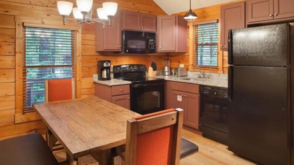 Coffee/tea facilities, Kitchen or kitchenette, Dining area, dishwasher, minibar, pet friendly, stove, toaster, kitchen