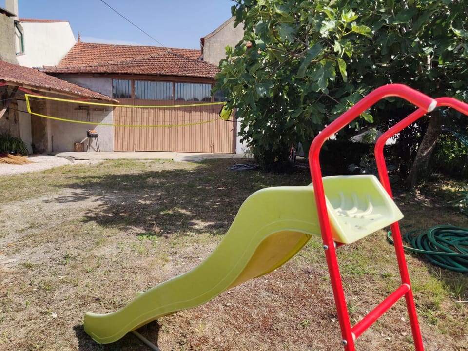 CASA DA VOVÓ CÉU - Casa de Campo Gandaresa - Country House, entre COIMBRA e AVEIRO, a 15 minutos carro Praia Mira - Quintal com piscina insuflável House in Aveiro District, Portugal