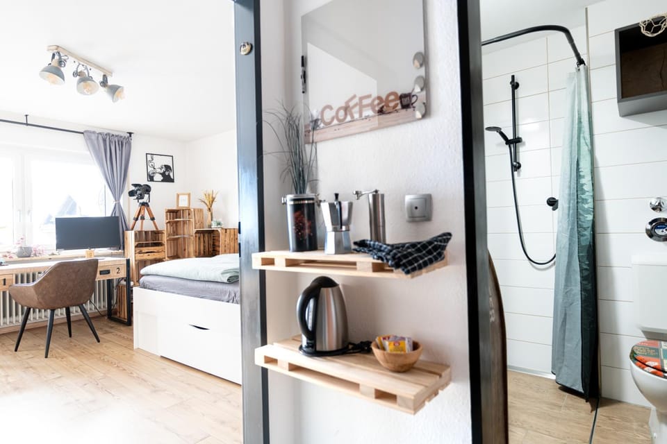 Photo of the whole room, Floor plan