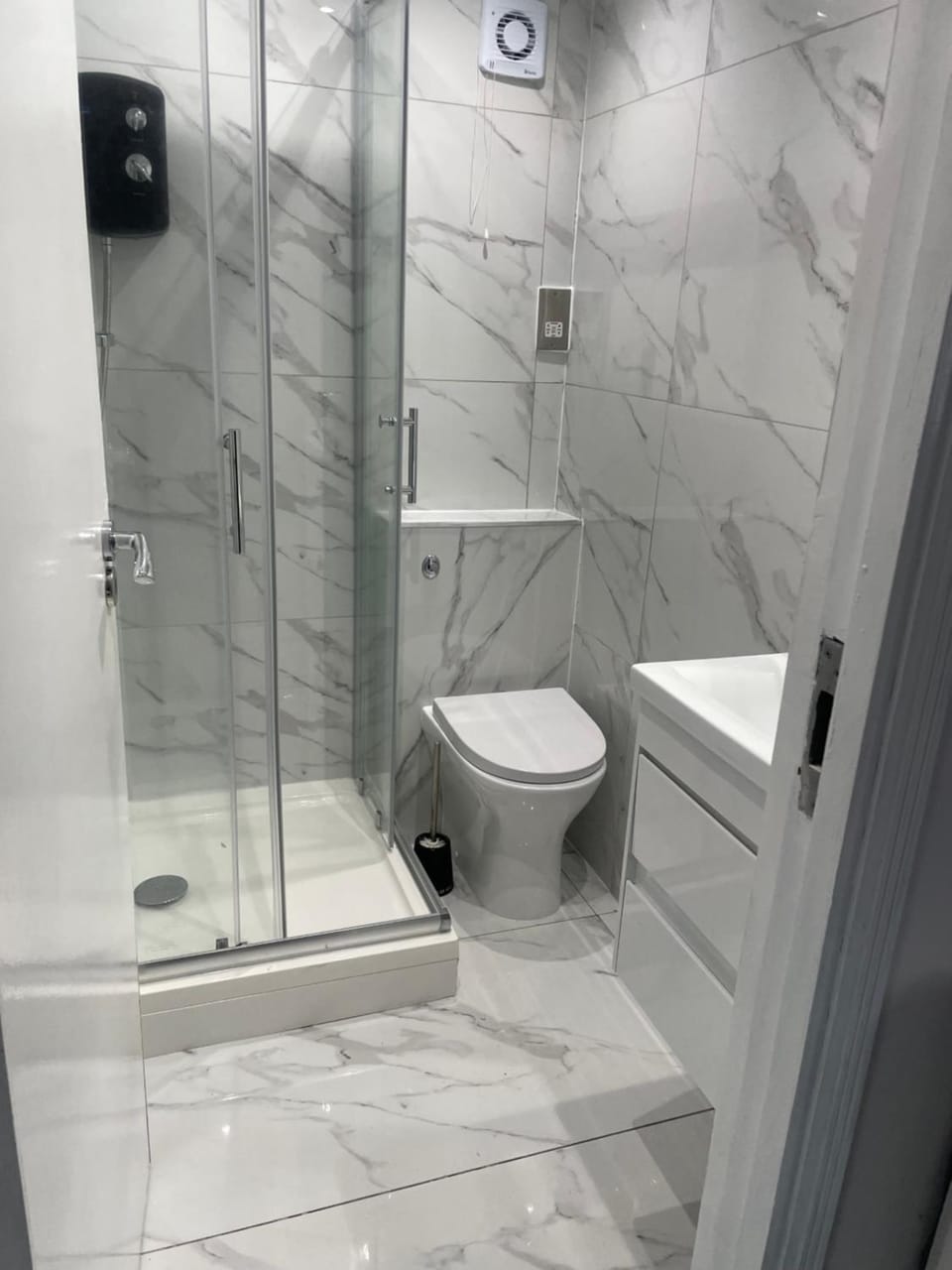 Newly renovated studio in Acton Apartment in London Borough of Ealing