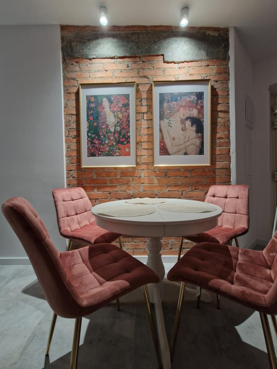 Seating area, Dining area