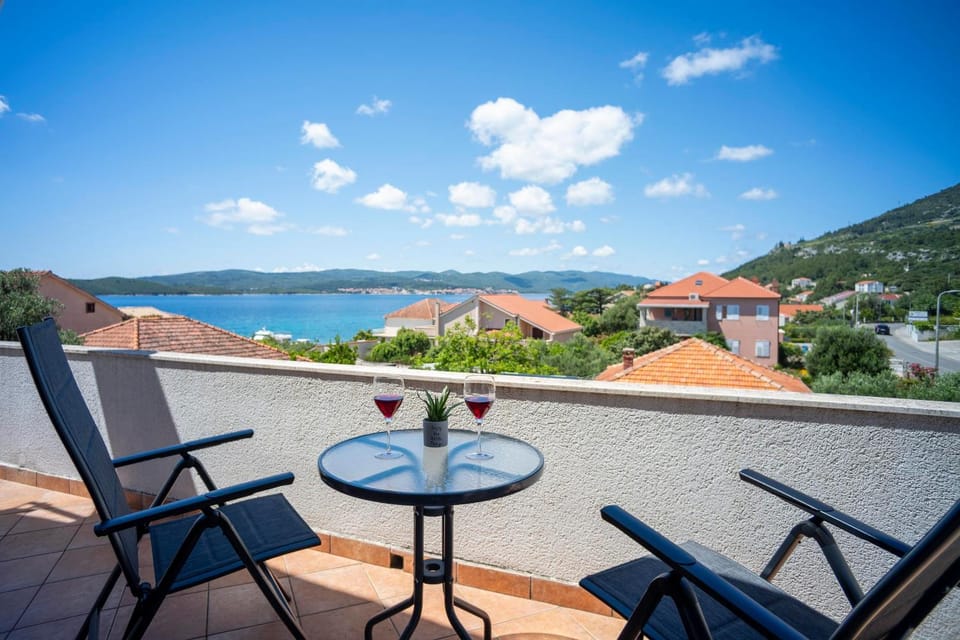 Natural landscape, View (from property/room), Balcony/Terrace, Mountain view, Sea view