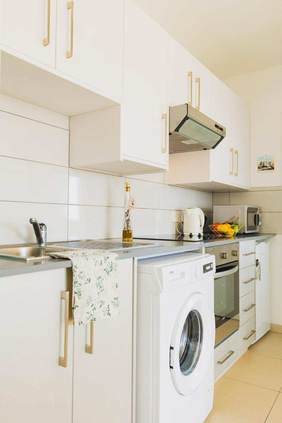 Kitchen or kitchenette, washing machine