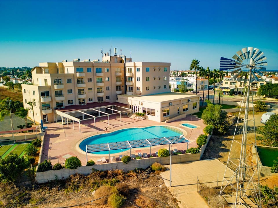 Property building, Bird's eye view, City view, Pool view, Swimming pool, Location, sunbed